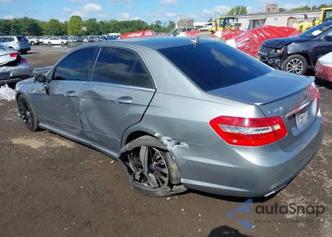 2011 Mercedes-Benz E 350 4Matic z USA, uszkodzony, nr VIN WDDHF8HB6BA431628